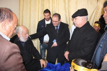 الخندقجي يتفقد المرضى في مستشفى طوباس التركي الحكومي ويقدم لهم التهاني بالعام الجديد